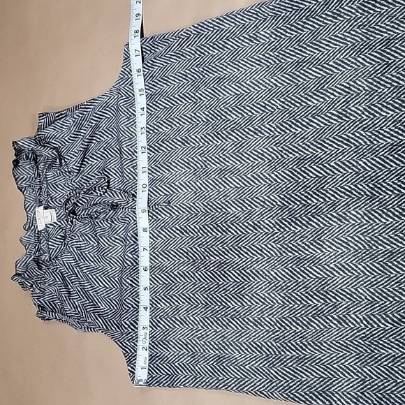 J. Crew Size 0 Gray Herringbone Pullover Blouse Top Sleeveless Ruffle Neck - Picture 7 of 12